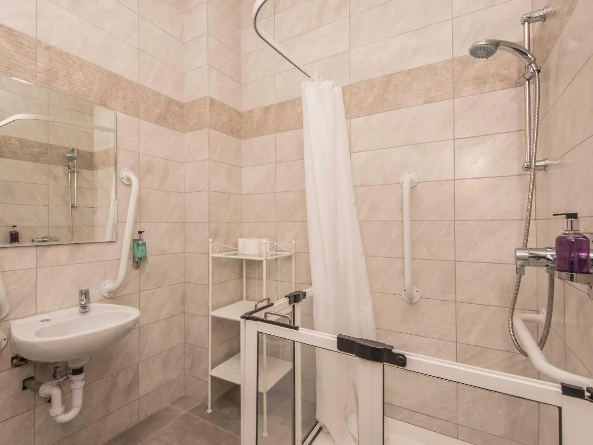 Guest house No. 226 Belfast Hotel